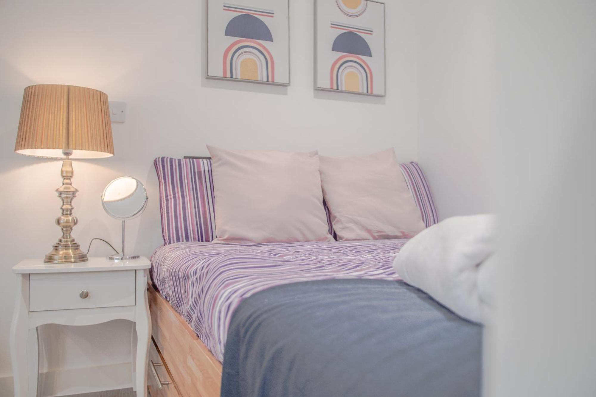 Chic And Cheerful Pad In Sheffield
